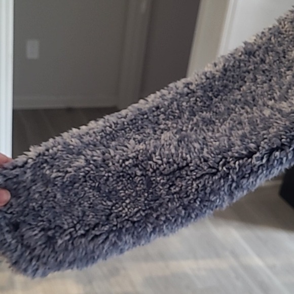 Copper Key Powder Poly/faux fur fluff Pullover. 1/4‎ zipper. Size Medium - Picture 3 of 6